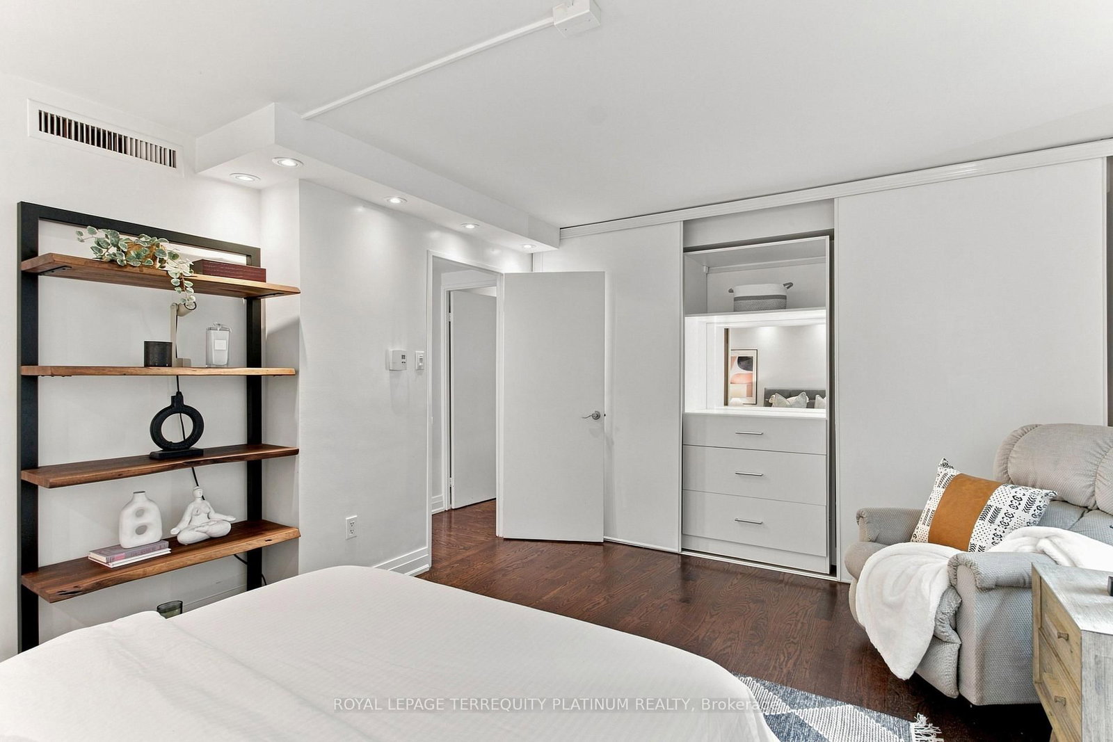 70 Montclair Avenue • #203 • Toronto, ON photo 29
