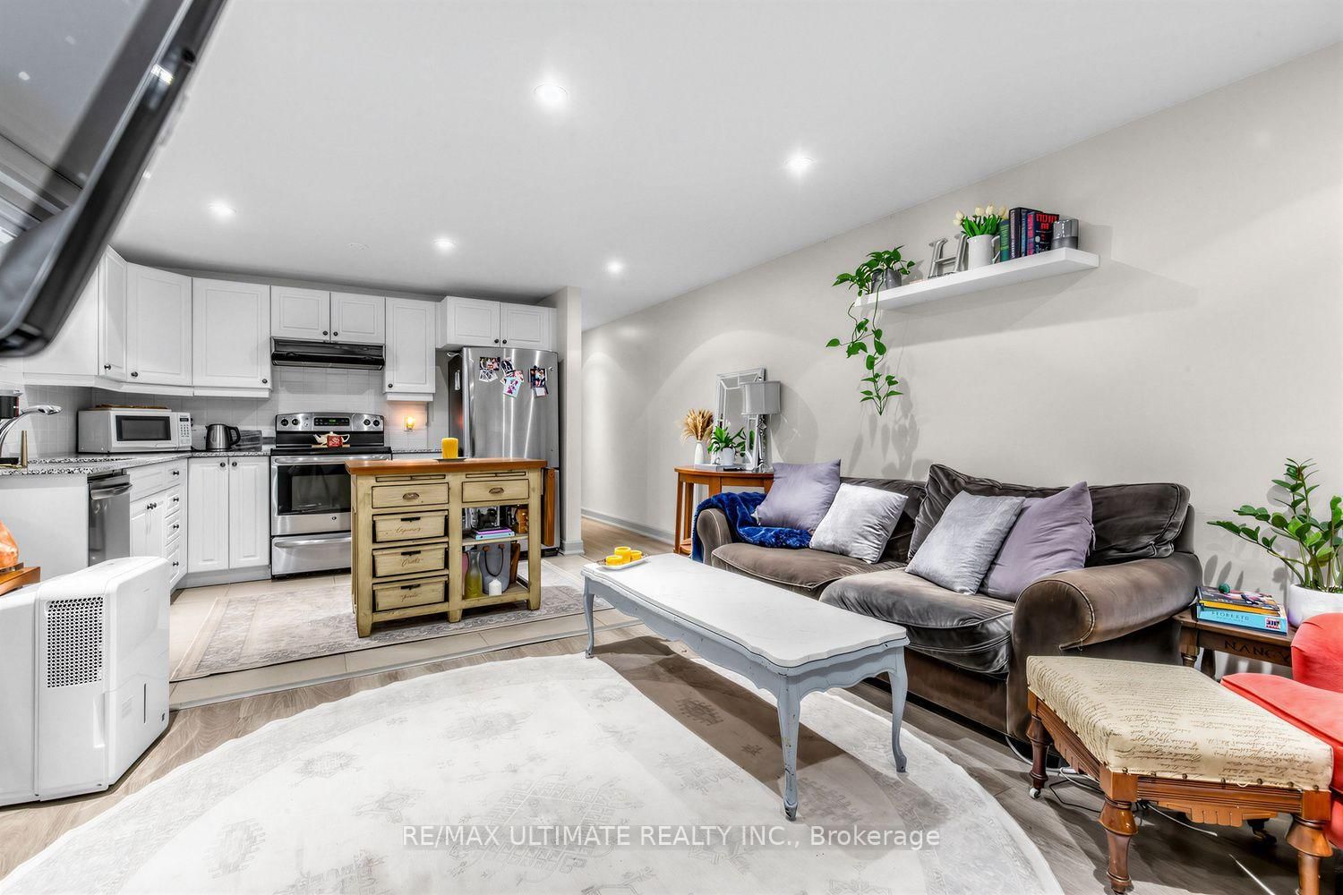 185 Castlefield Avenue • Toronto, ON photo 39