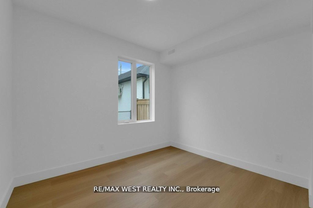 661 Winona Drive • Toronto, ON photo 27