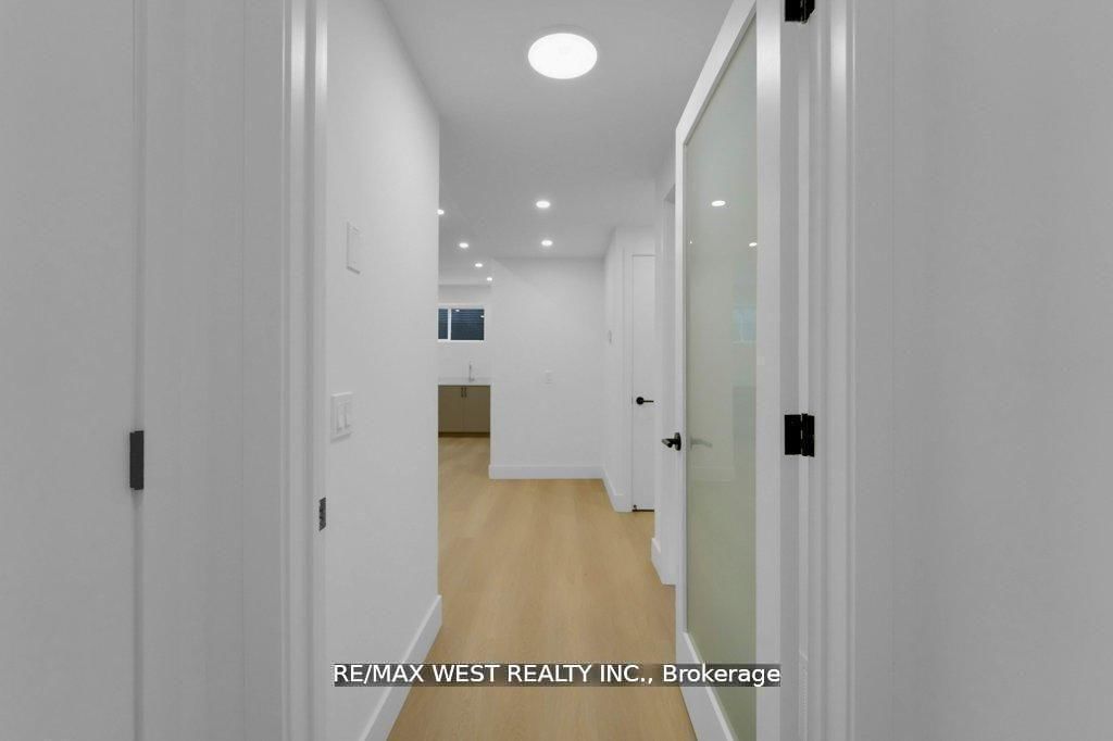 661 Winona Drive • Toronto, ON photo 37