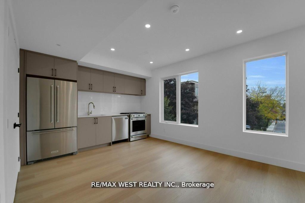 661 Winona Drive • Toronto, ON photo 4