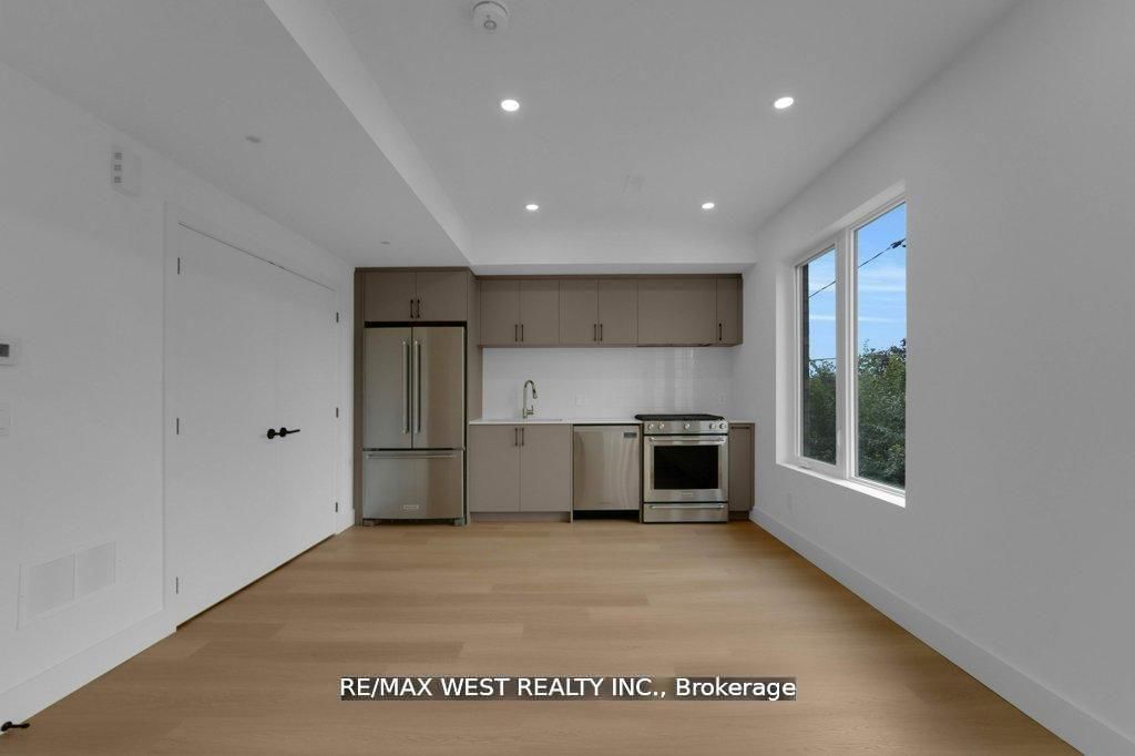 661 Winona Drive • Toronto, ON photo 5