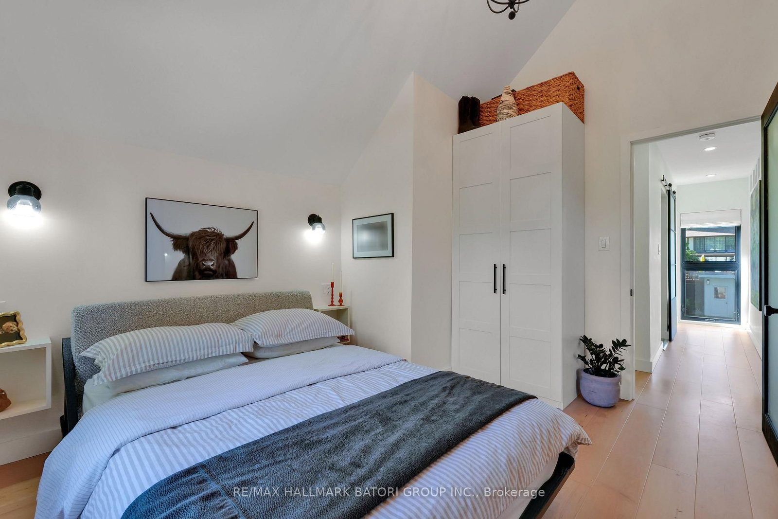 255 Blythwood Road • Toronto, ON photo 17