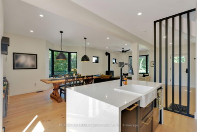 255 Blythwood Road • Toronto, ON photo 9
