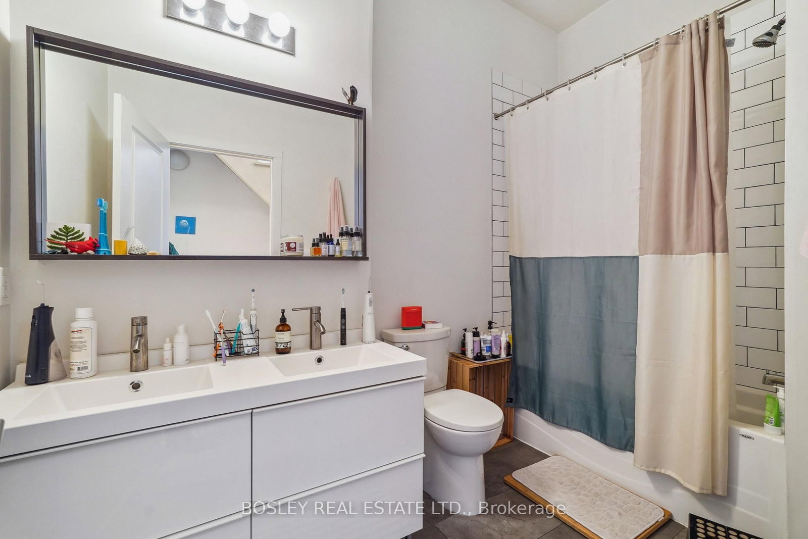 890 Queen Street W • Toronto, ON photo 10