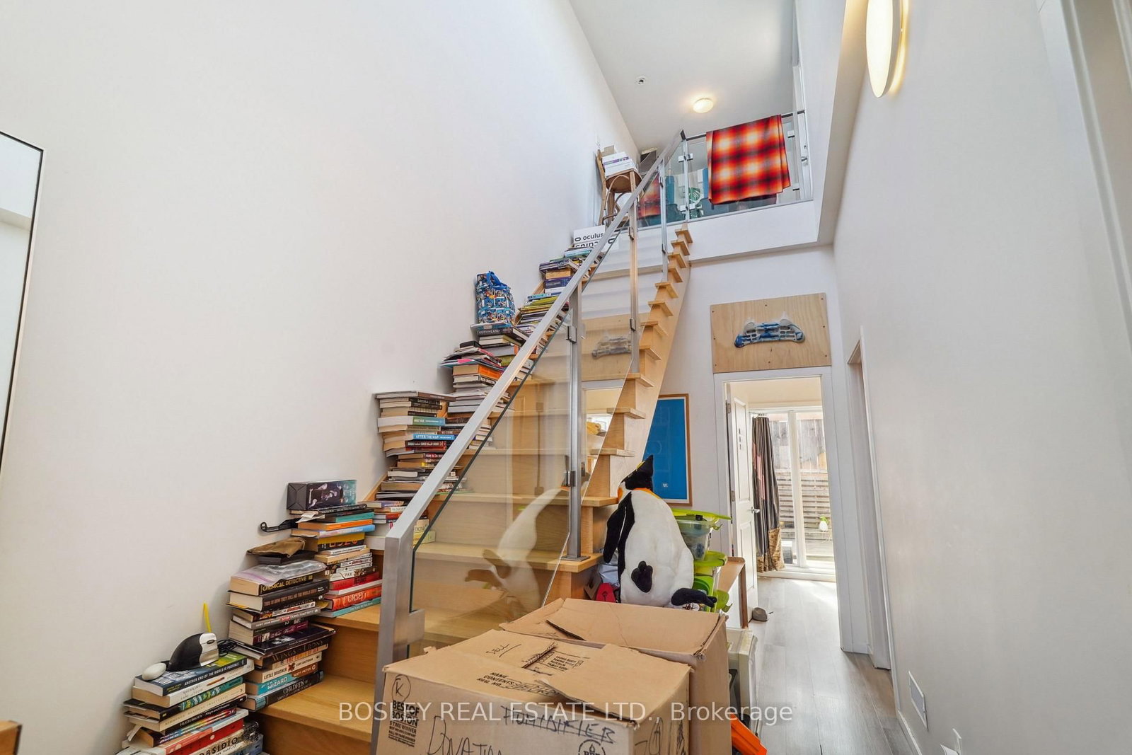890 Queen Street W • Toronto, ON photo 12