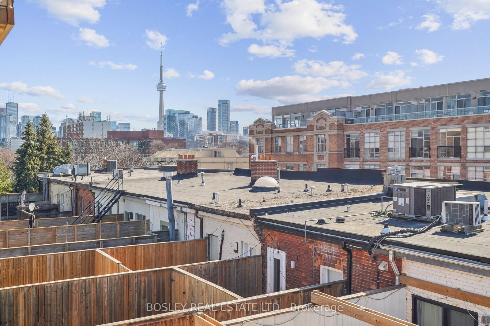 890 Queen Street W • Toronto, ON photo 18