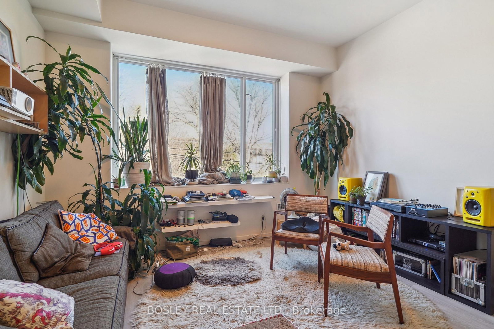 890 Queen Street W • Toronto, ON photo 8
