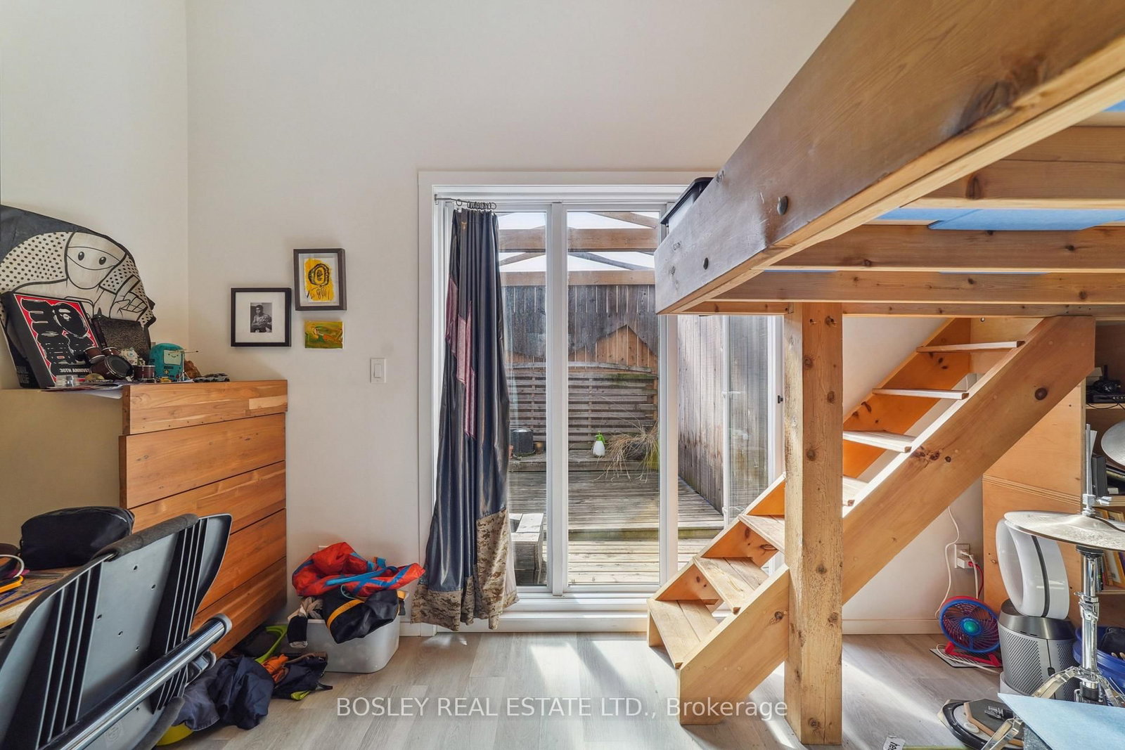 890 Queen Street W • Toronto, ON photo 9