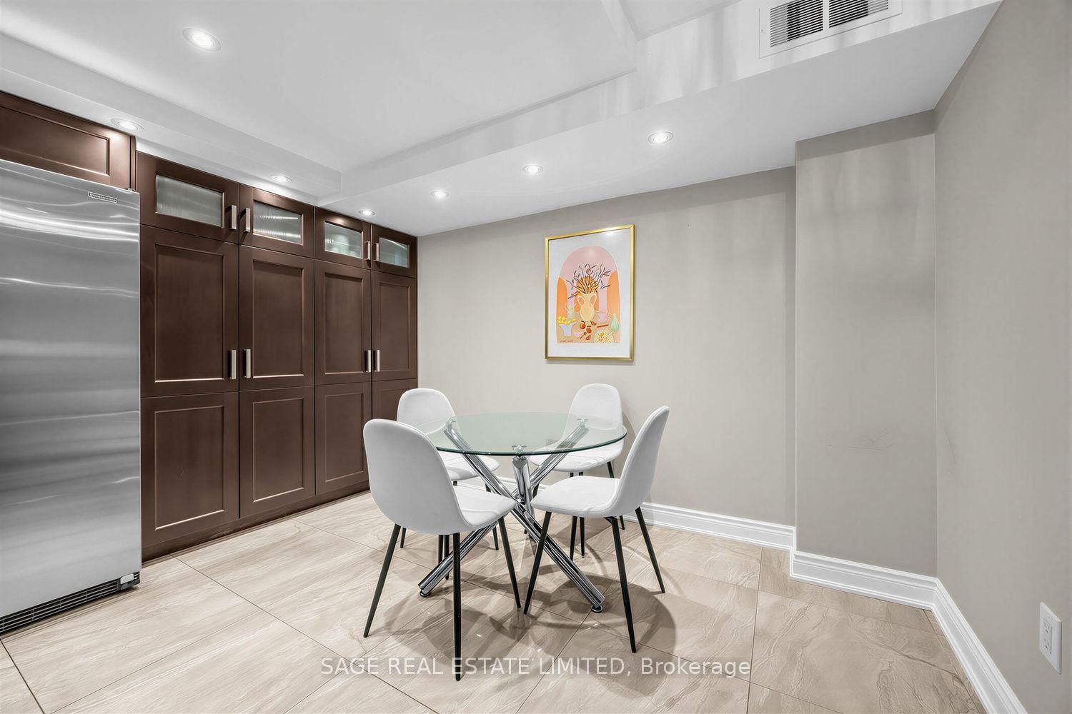 80 Cumberland Street • #303 • Toronto, ON photo 14