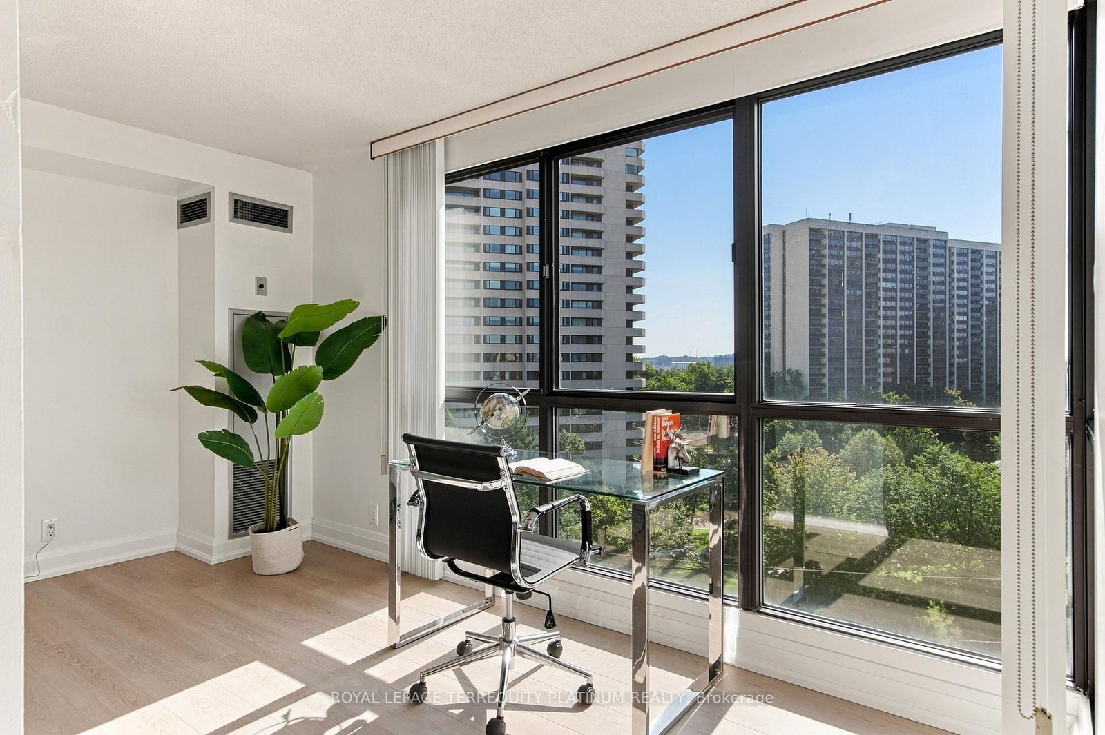 1 Concorde Place • #802 • Toronto, ON photo 18
