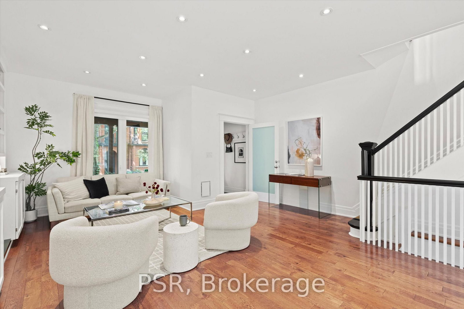 16 Mackenzie Crescent • Toronto, ON photo 10