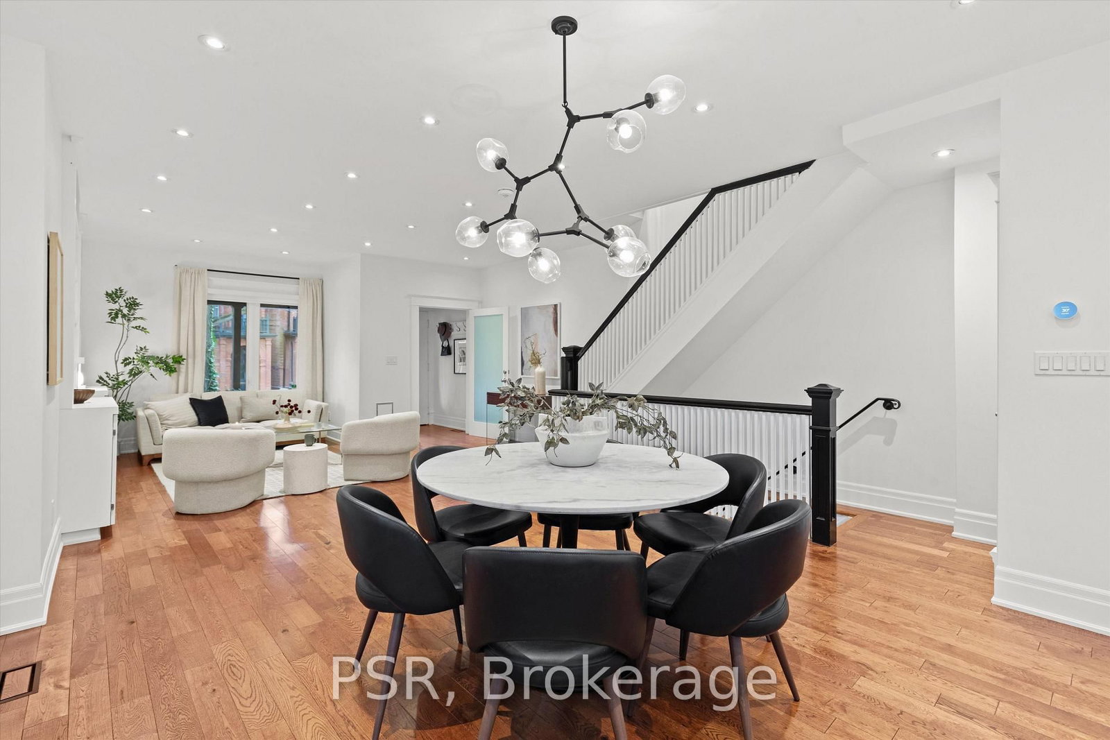 16 Mackenzie Crescent • Toronto, ON photo 11