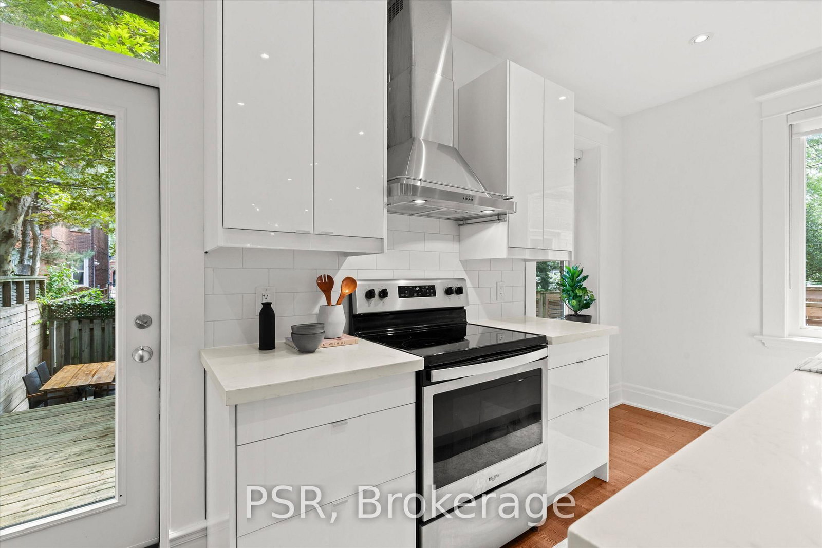 16 Mackenzie Crescent • Toronto, ON photo 17