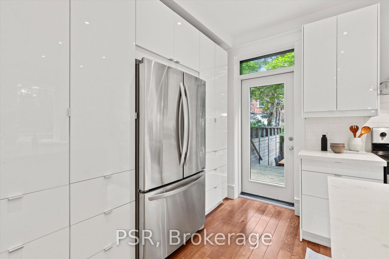 16 Mackenzie Crescent • Toronto, ON photo 18