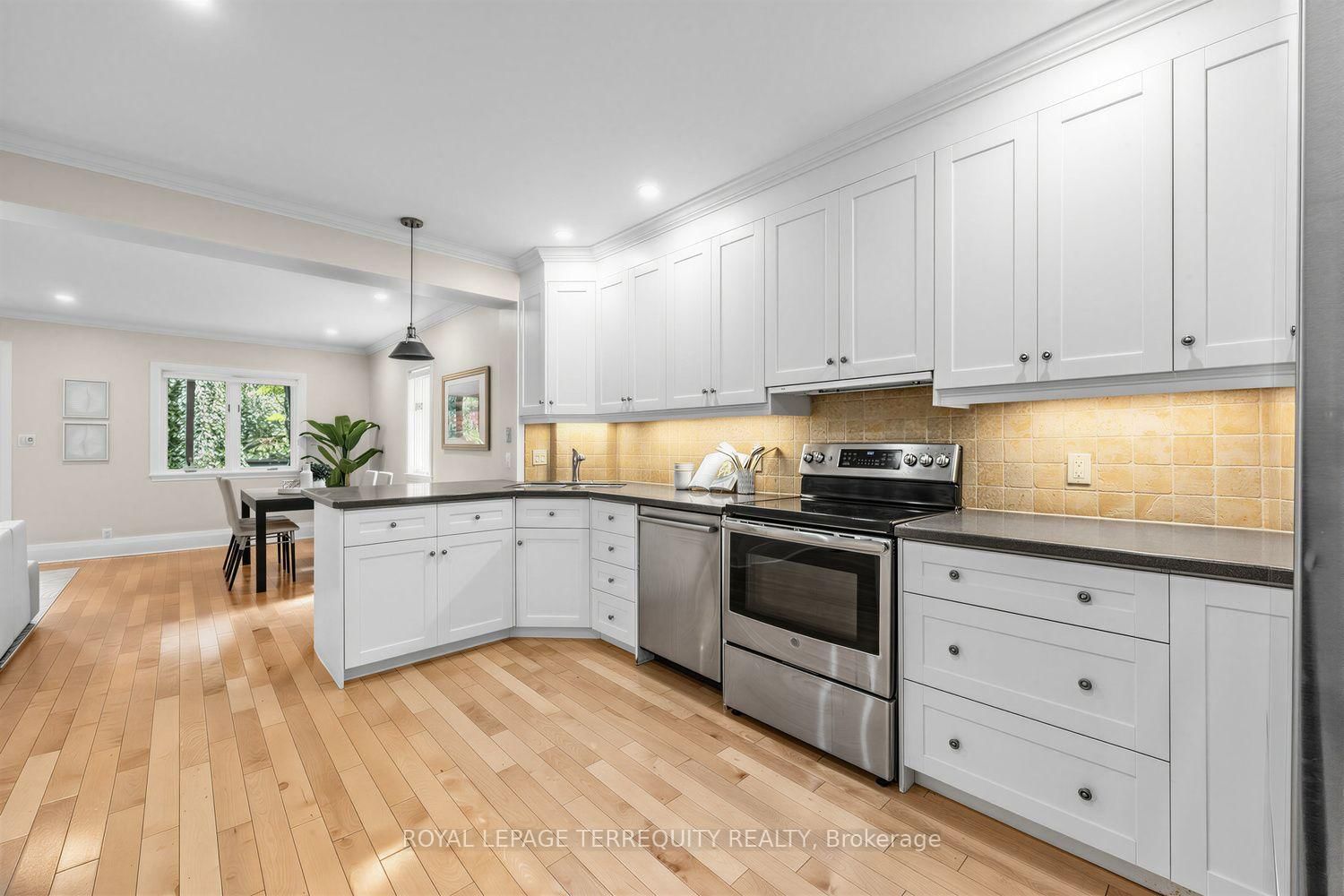 81 Stibbard Avenue • Toronto, ON photo 10