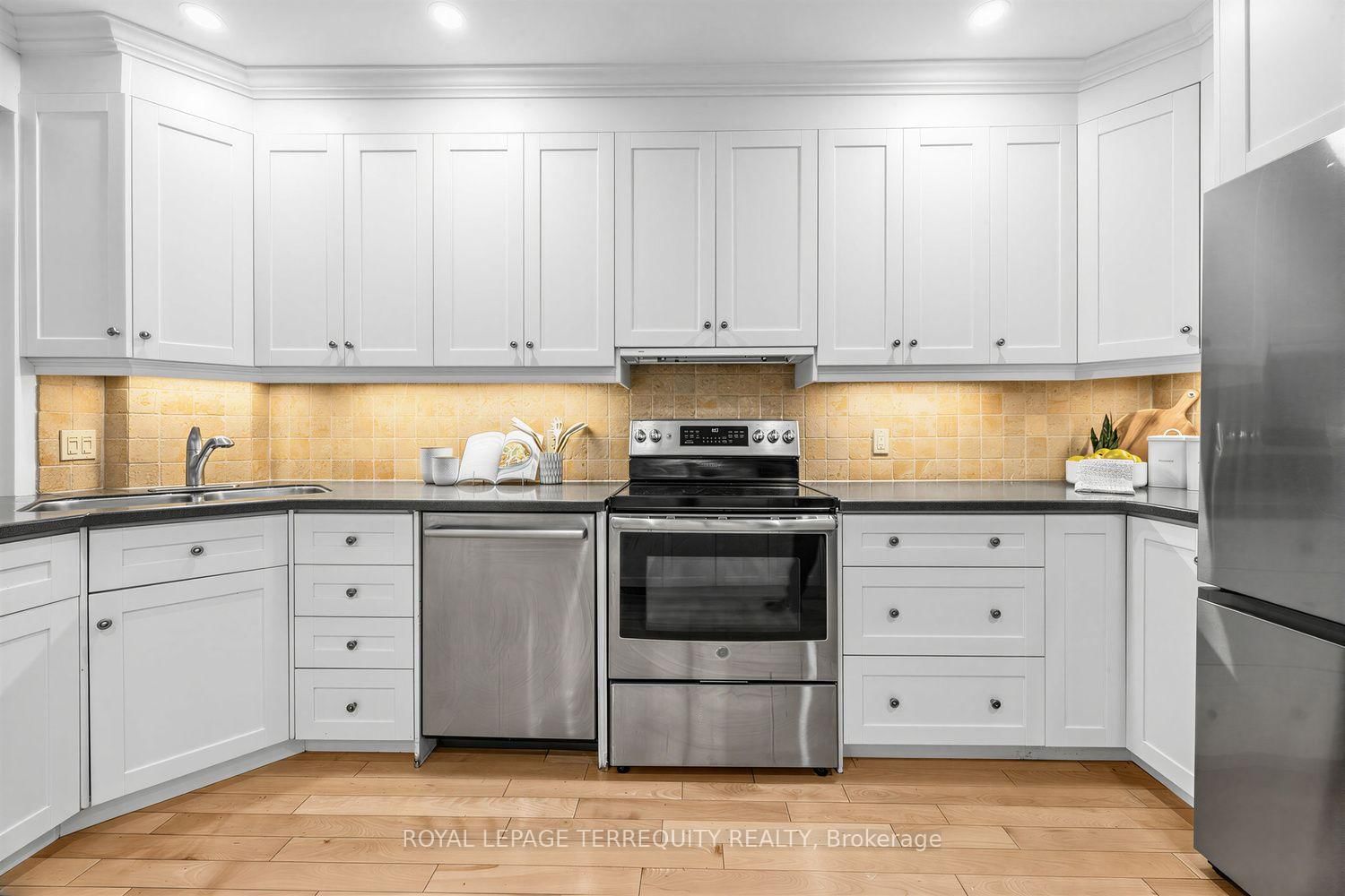 81 Stibbard Avenue • Toronto, ON photo 11