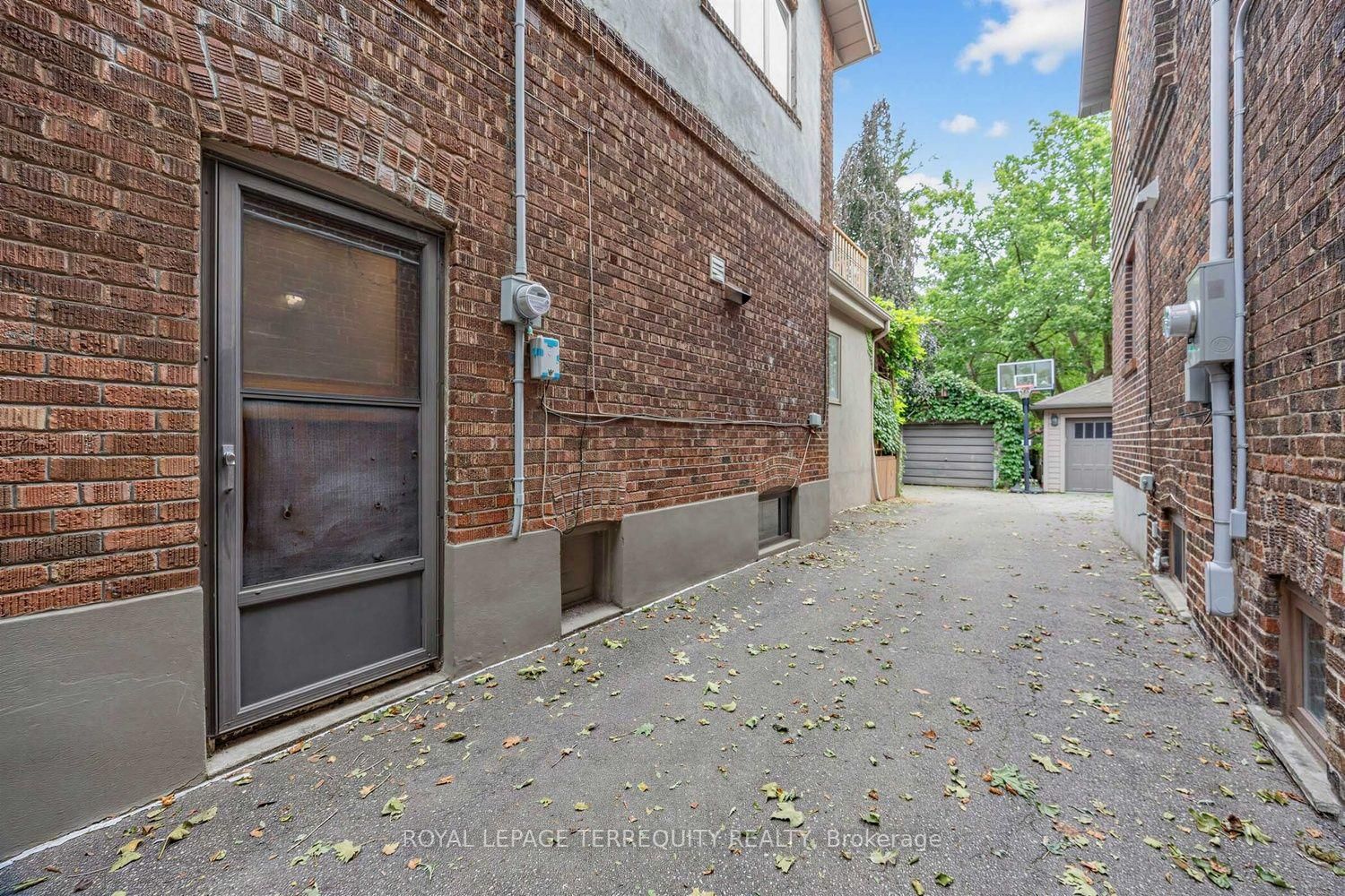81 Stibbard Avenue • Toronto, ON photo 37