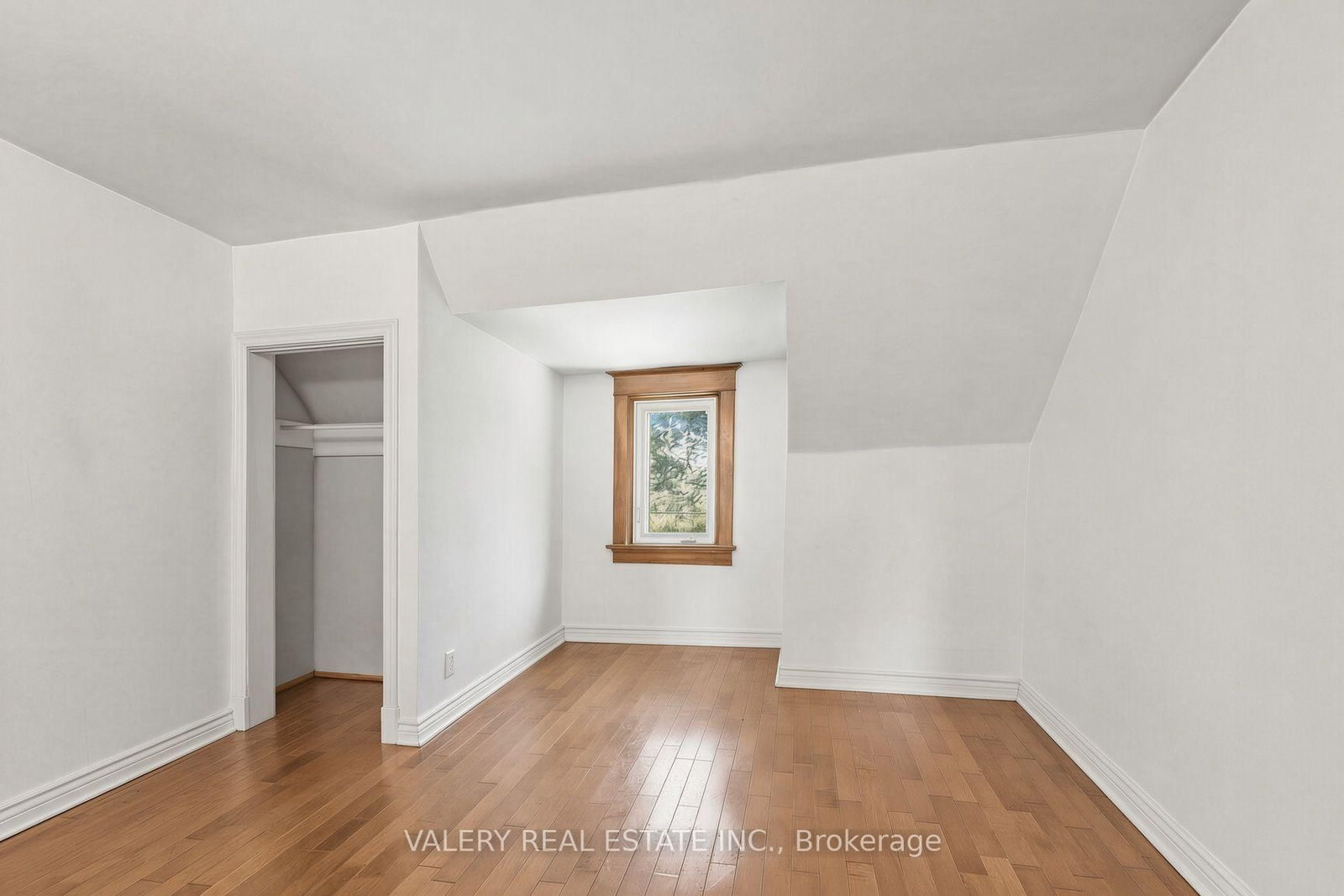 472 Crawford Street • Toronto, ON photo 11