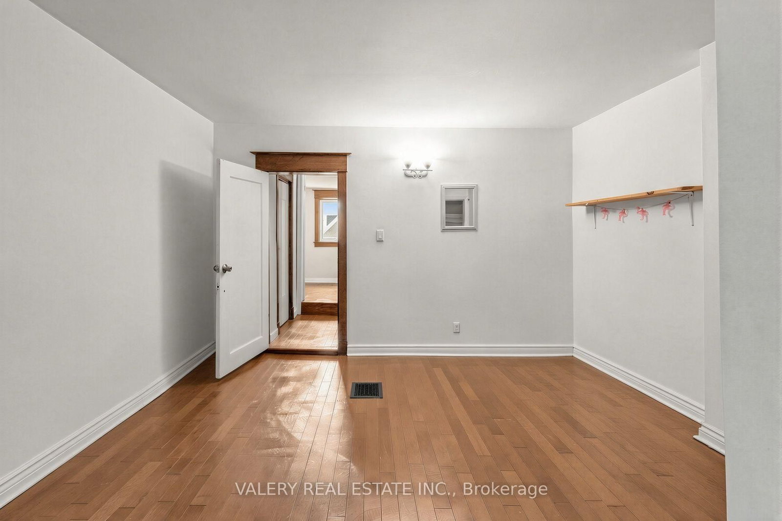 472 Crawford Street • Toronto, ON photo 13
