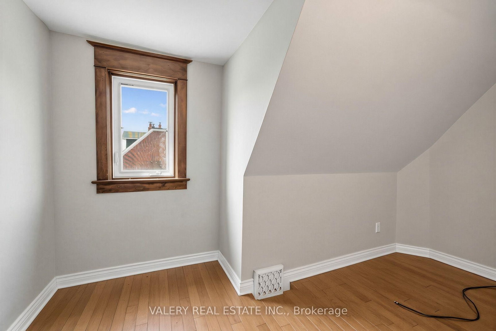 472 Crawford Street • Toronto, ON photo 14