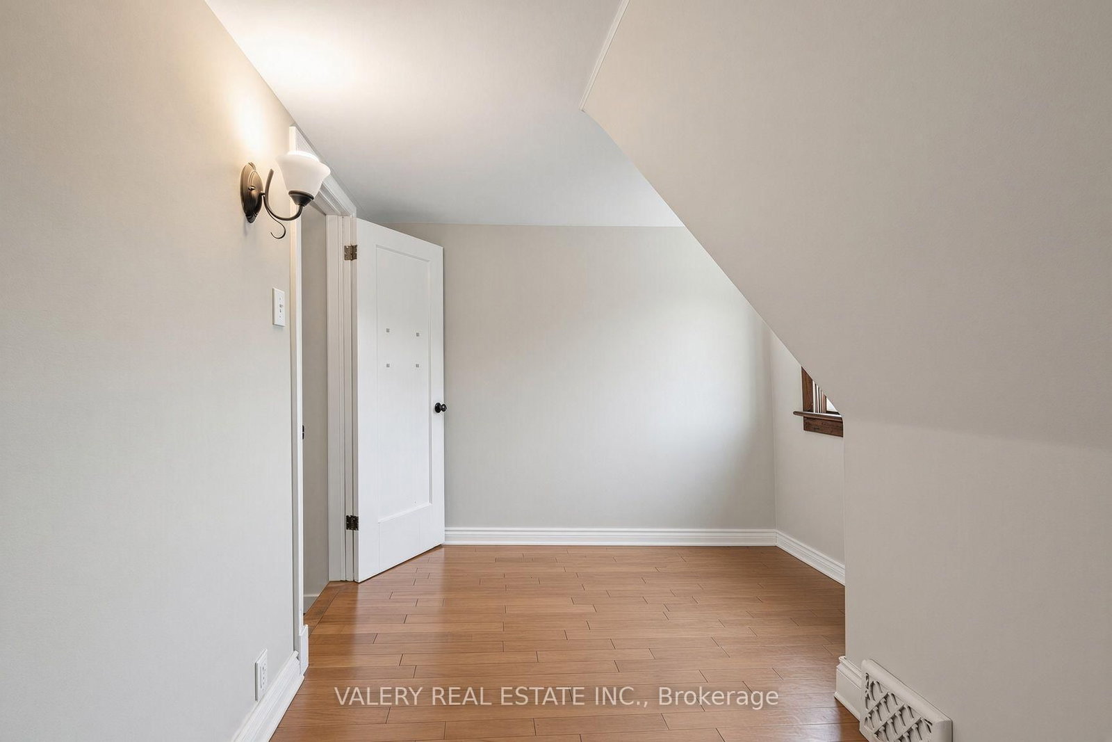 472 Crawford Street • Toronto, ON photo 15