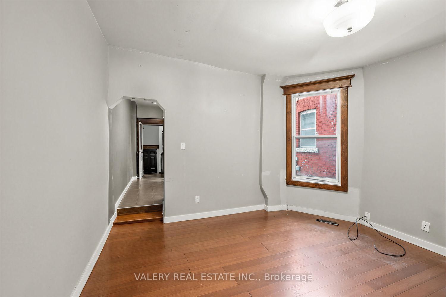 472 Crawford Street • Toronto, ON photo 16