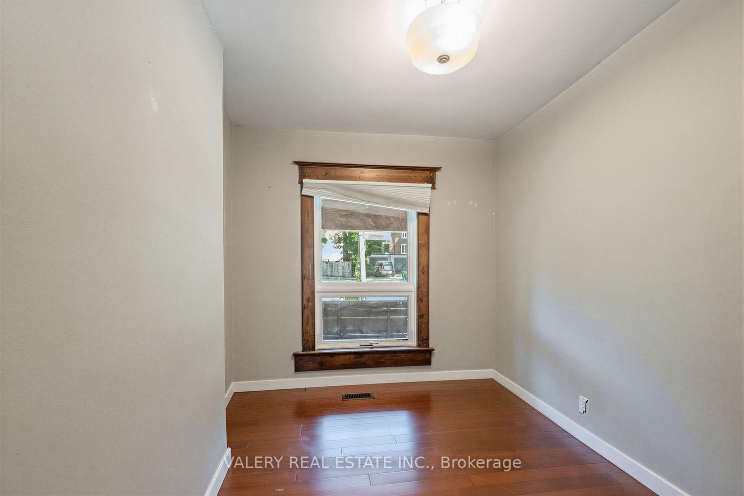 472 Crawford Street • Toronto, ON photo 18