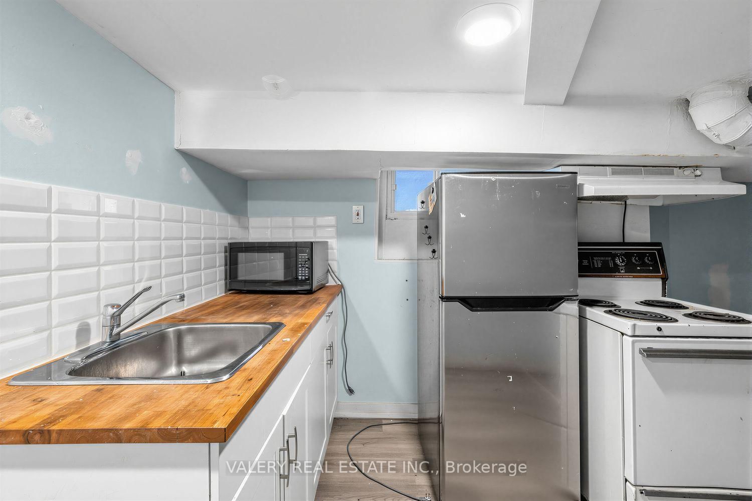 472 Crawford Street • Toronto, ON photo 27