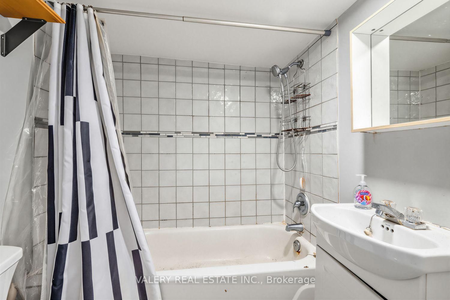 472 Crawford Street • Toronto, ON photo 31