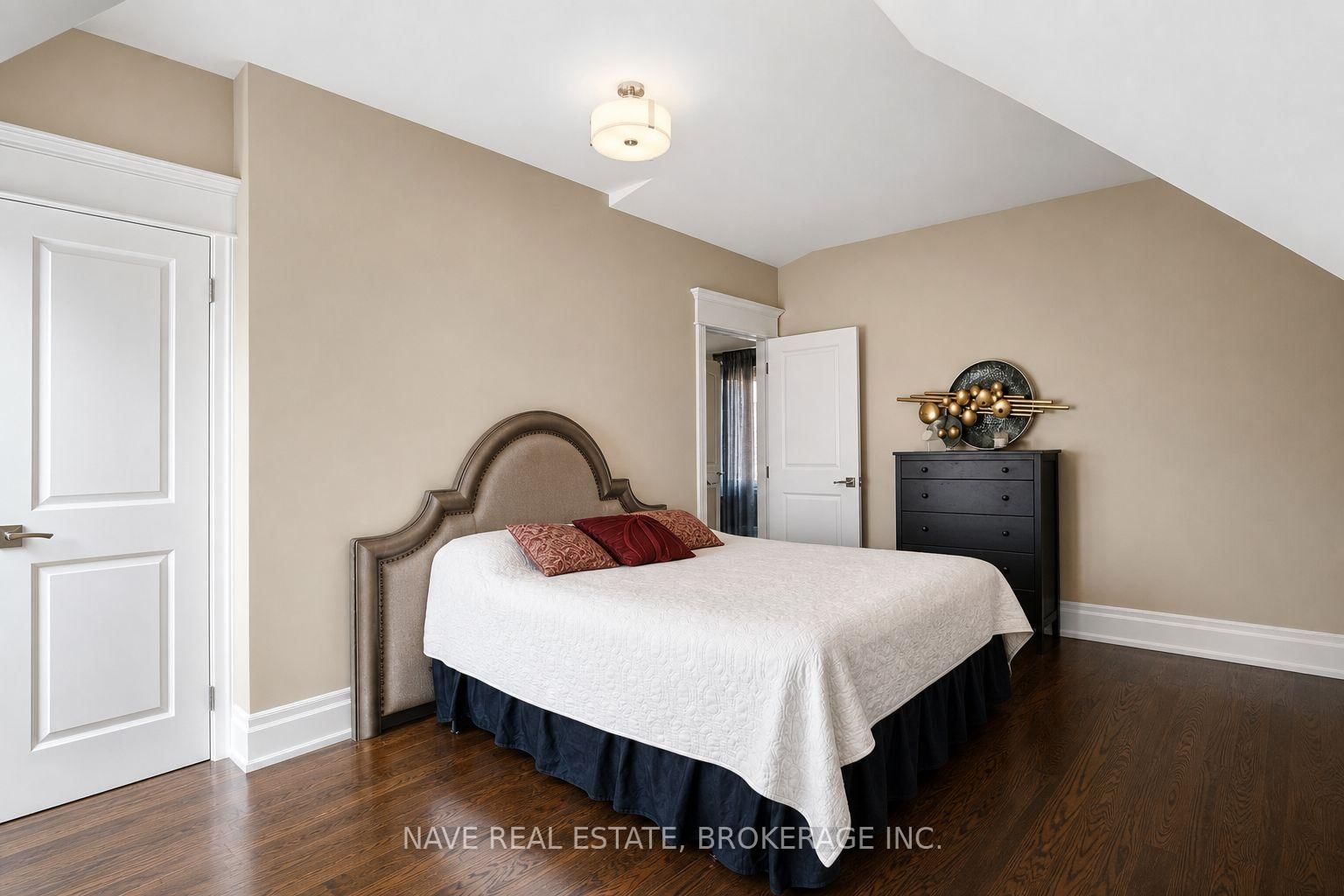 136 Homewood Avenue • Toronto, ON photo 34