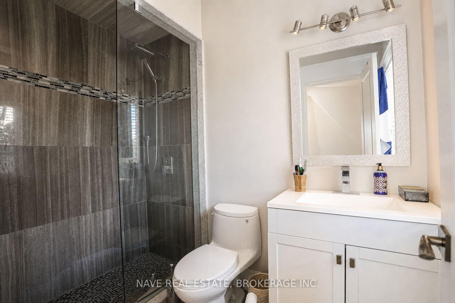 136 Homewood Avenue • Toronto, ON photo 36