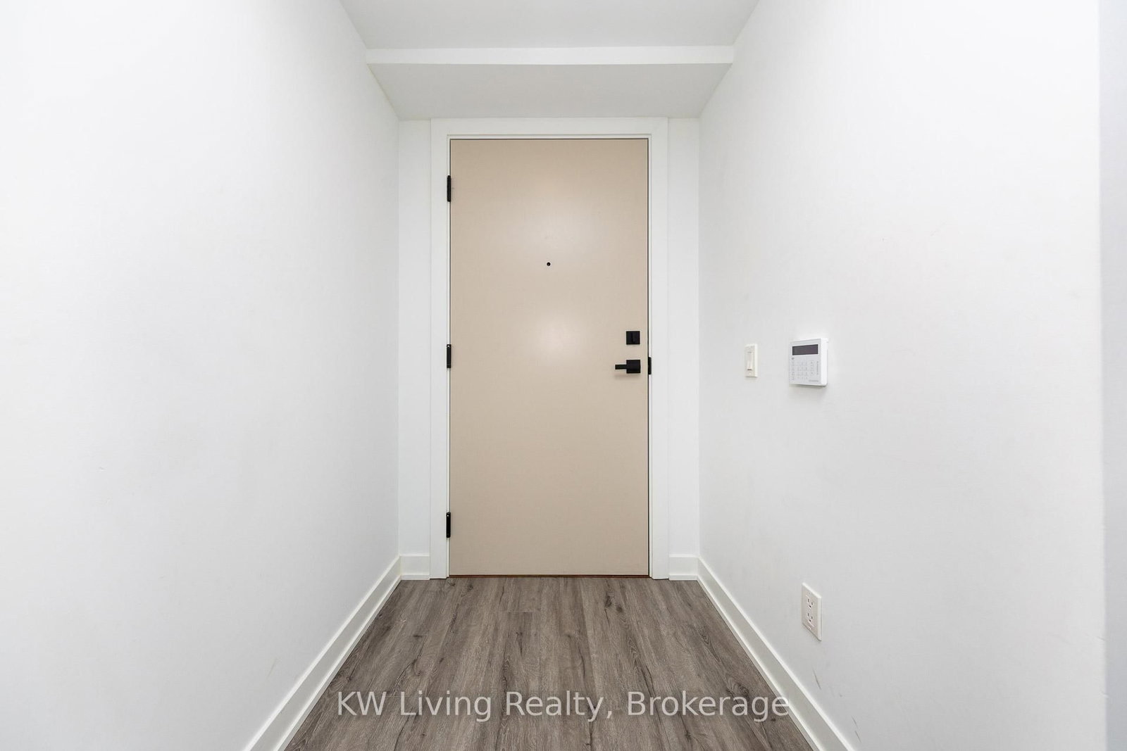 902 - 327 King Street W, Toronto 2