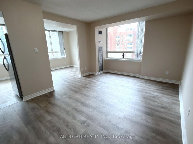 1523 - 633 Bay Street