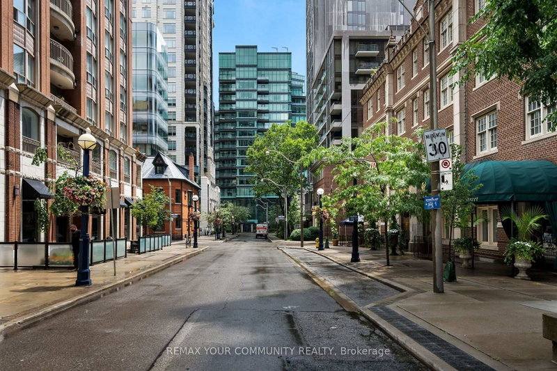 902 - 77 Charles Street W