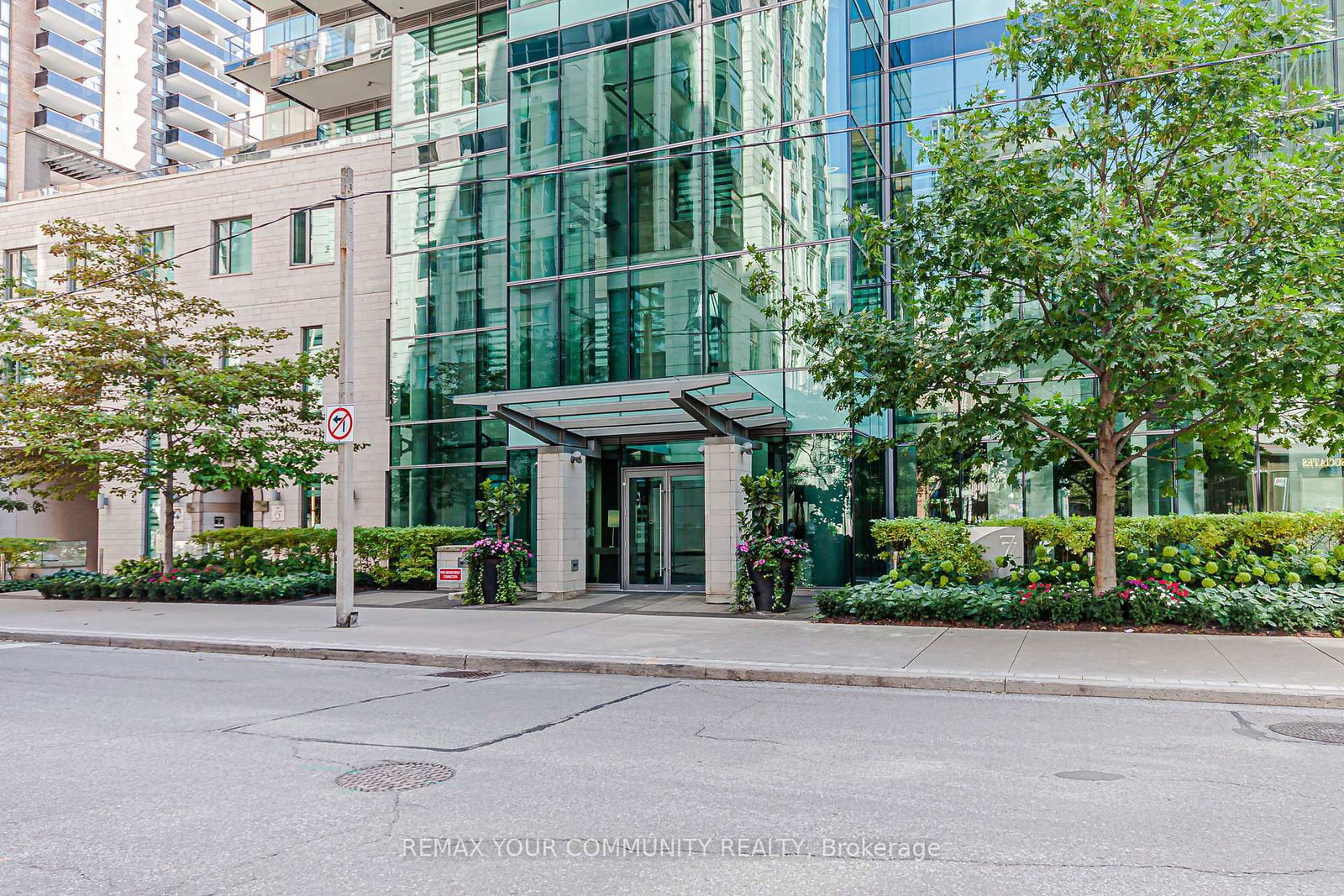 902 - 77 Charles Street W, Toronto 4