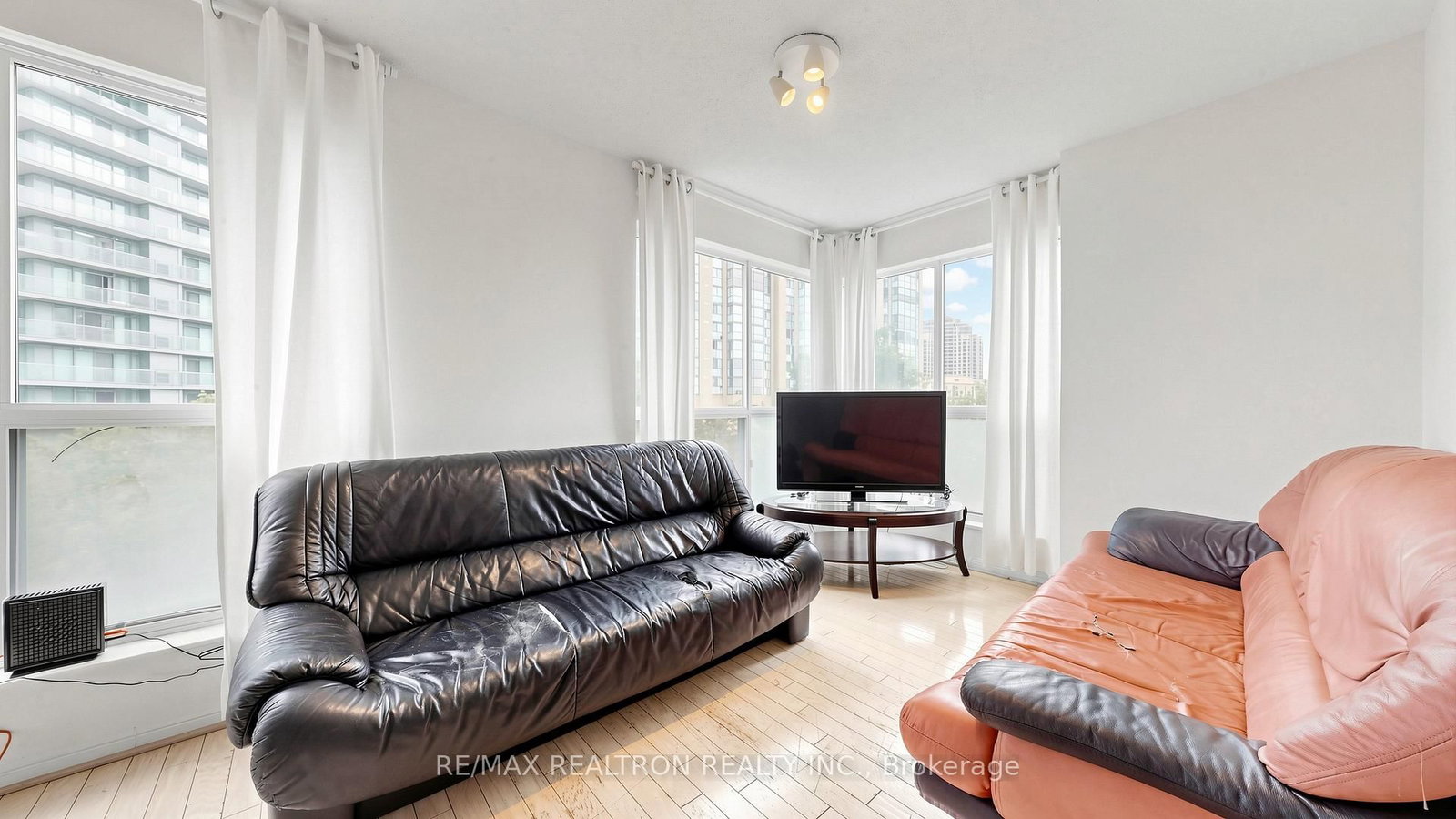 23 Lorraine Drive • #502 • Toronto, ON photo 17