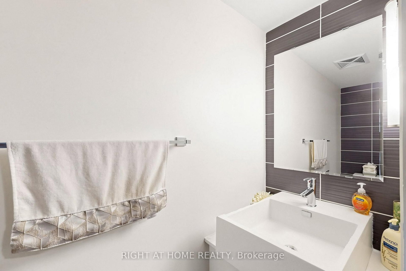 5 Hanna Avenue • #510 • Toronto, ON photo 16