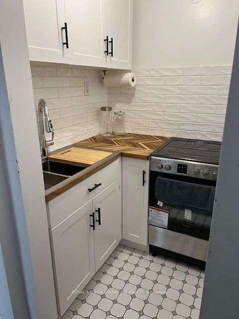 Lower - 208 Carlton Street