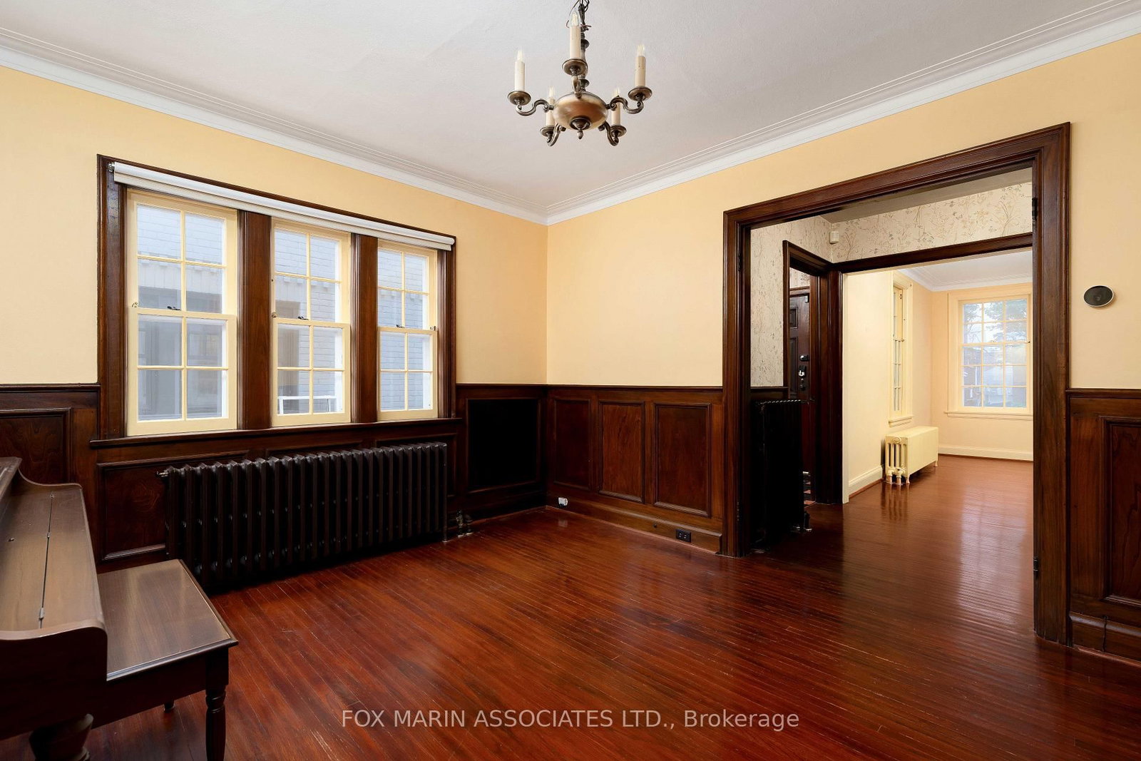 26 Claxton Boulevard • Toronto, ON photo 11