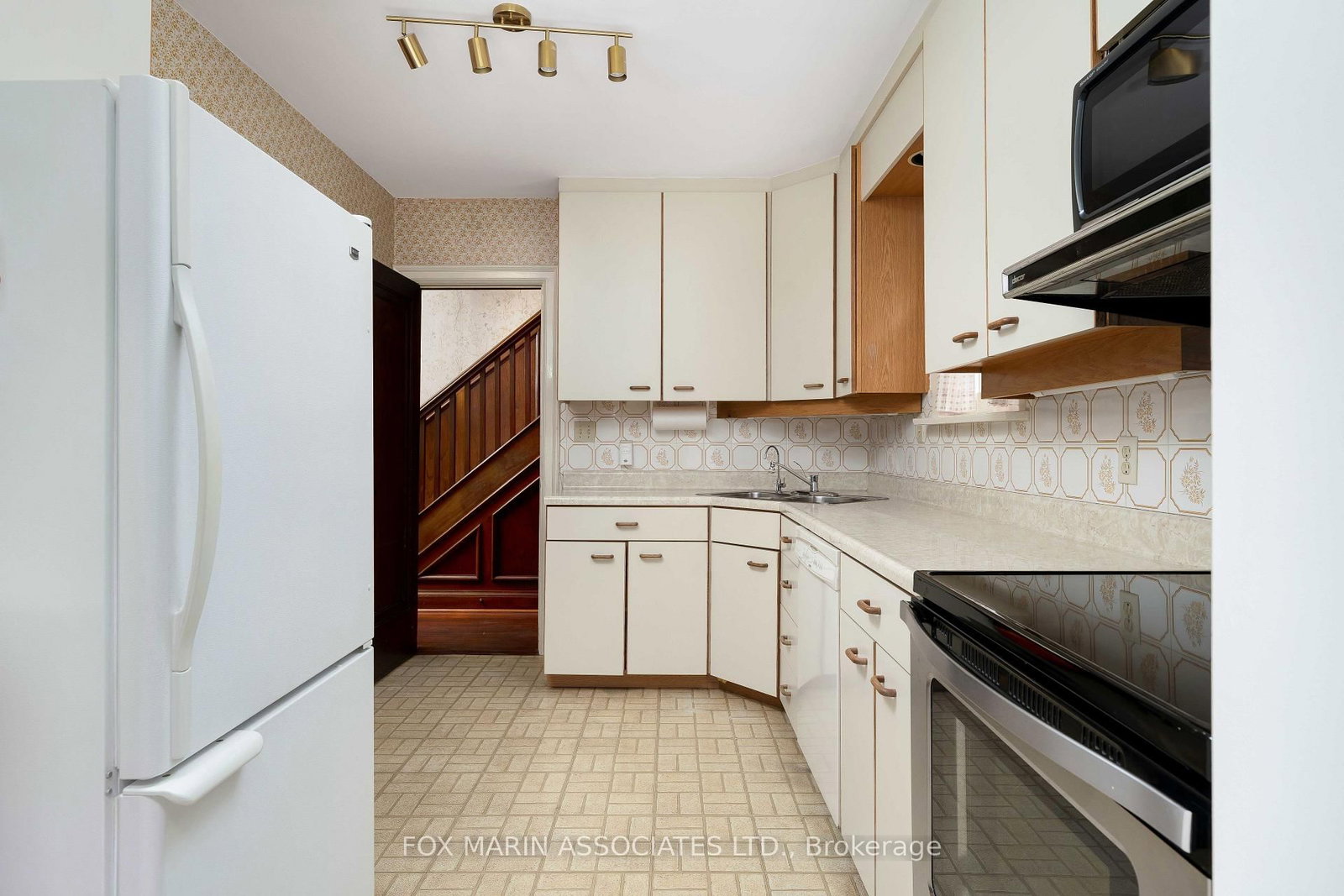 26 Claxton Boulevard • Toronto, ON photo 14