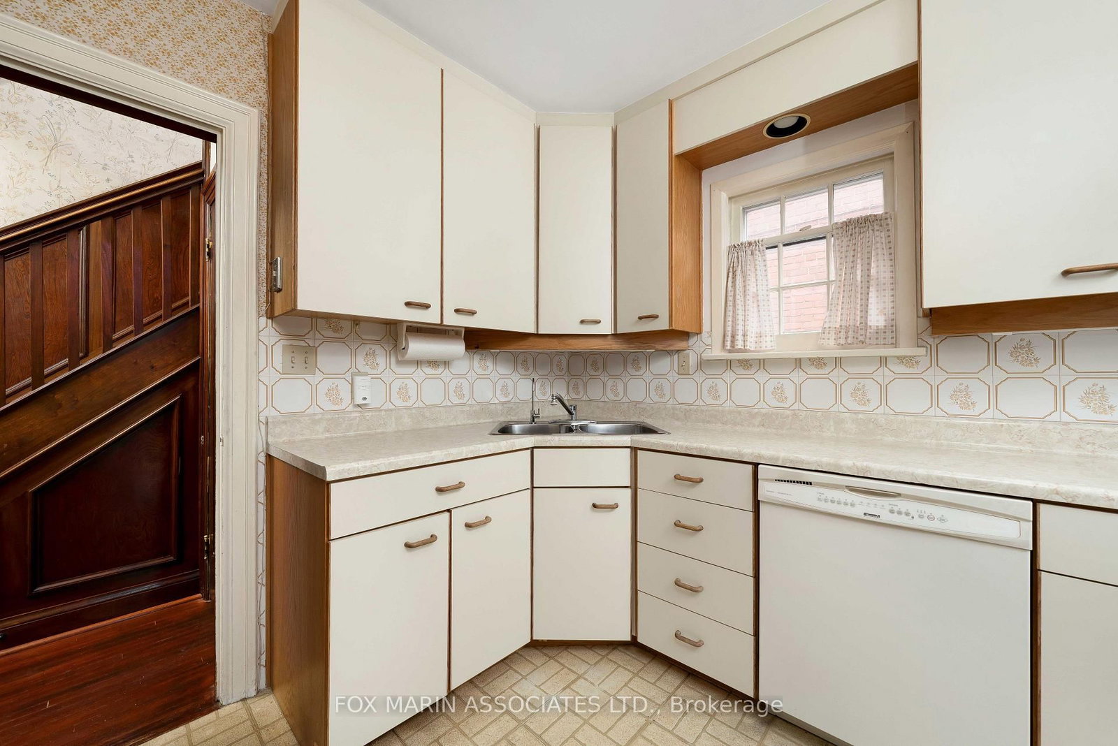 26 Claxton Boulevard • Toronto, ON photo 15