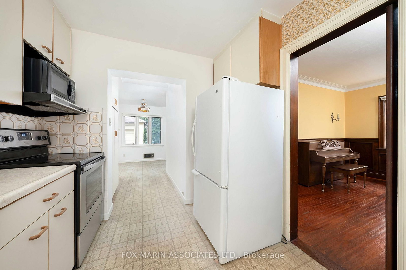 26 Claxton Boulevard • Toronto, ON photo 16