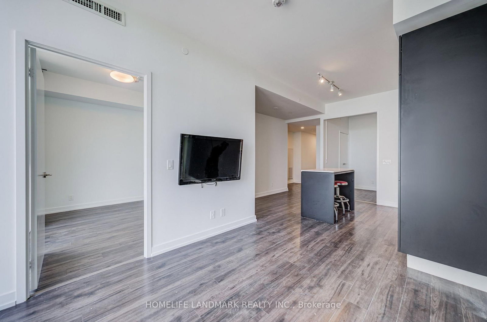 33 Helendale Avenue • #601 • Toronto, ON photo 19