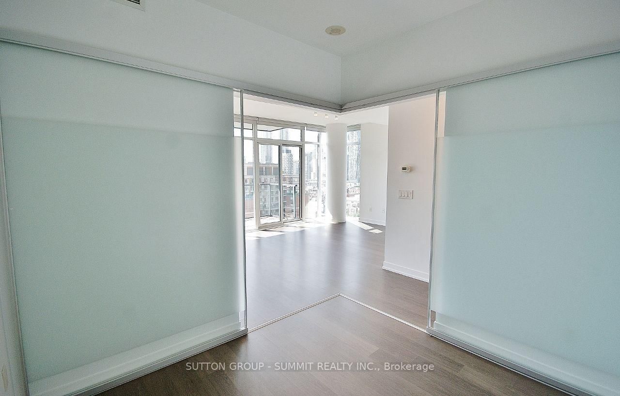 105 George Street • #1510 • Toronto, ON photo 19