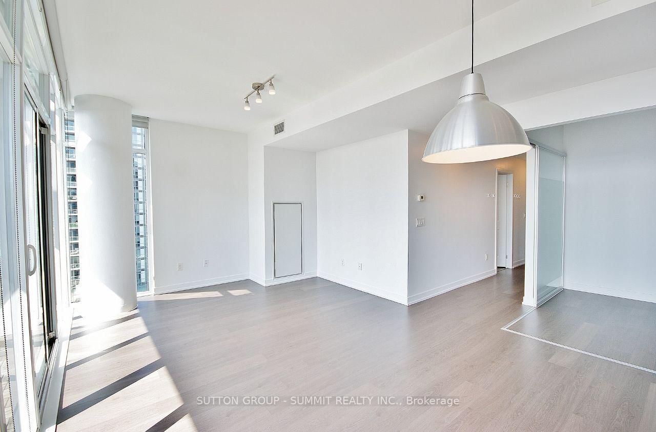105 George Street • #1510 • Toronto, ON photo 23