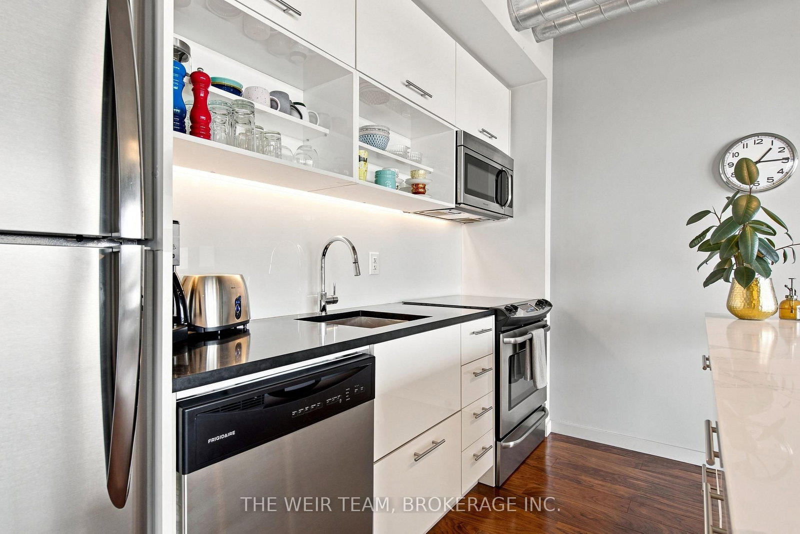 32 Trolley Crescent • Toronto, ON photo 18