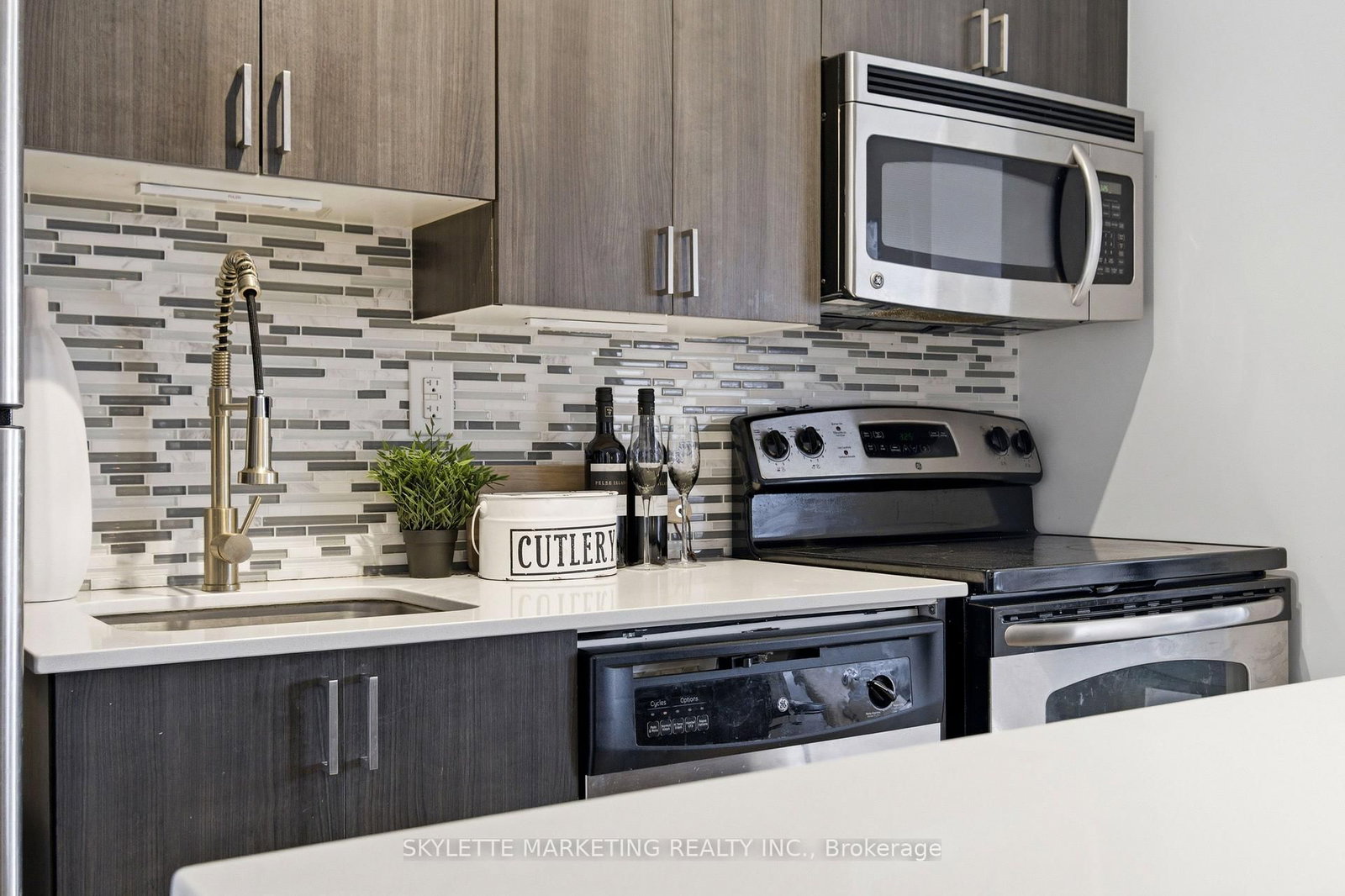 801 Sheppard Avenue W • #701 • Toronto, ON photo 5
