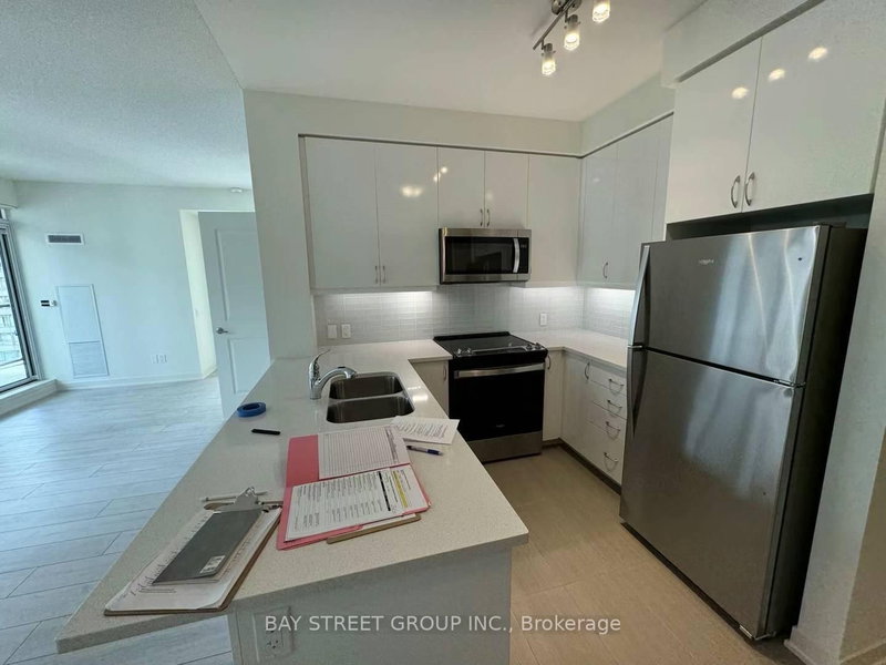 1006 - 4955 Yonge Street