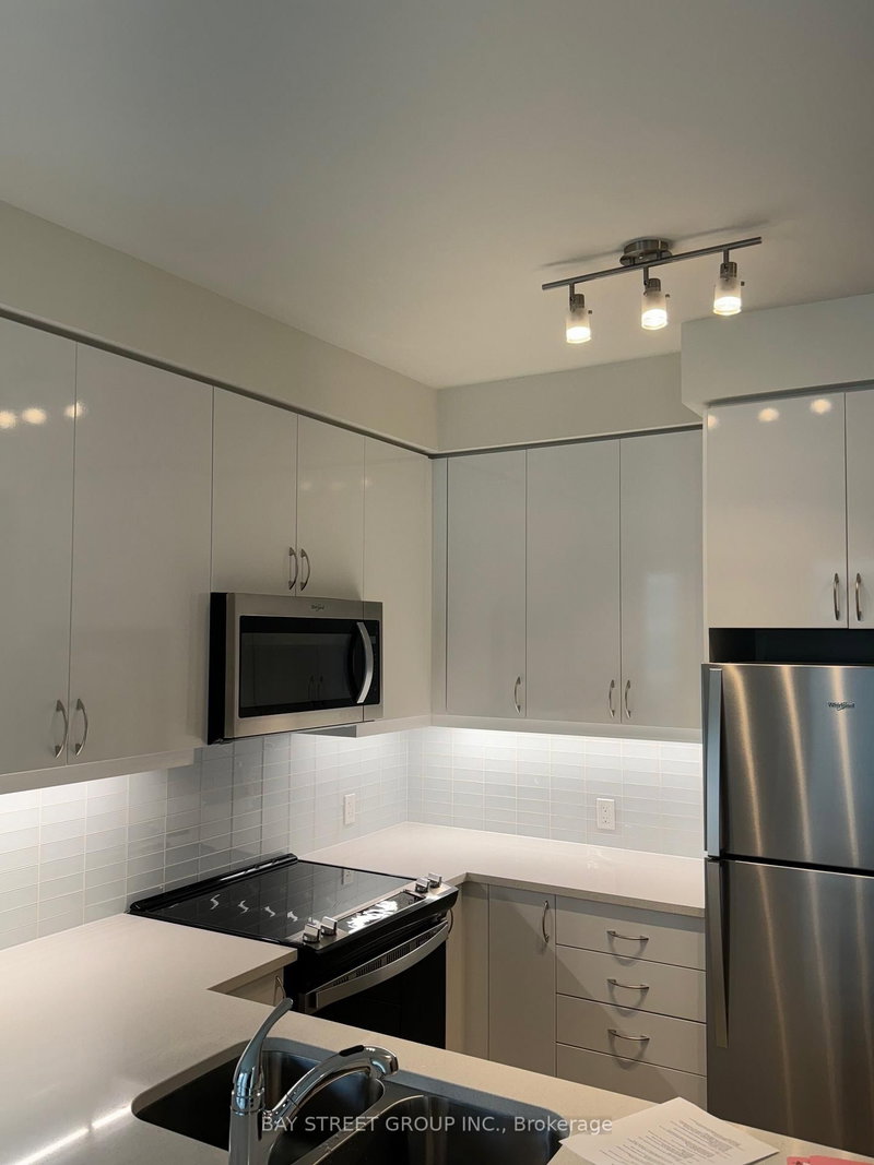 1006 - 4955 Yonge Street